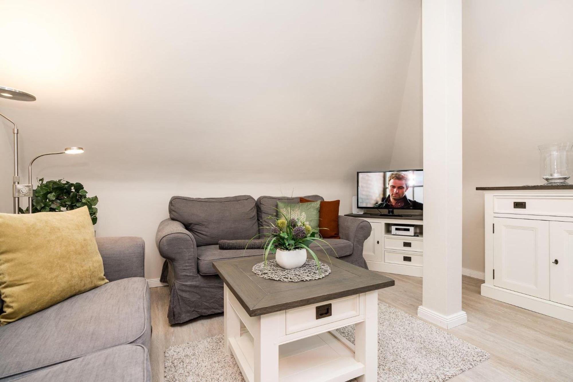 Haus-marell-1-og-wohnung-2-west Apartment *